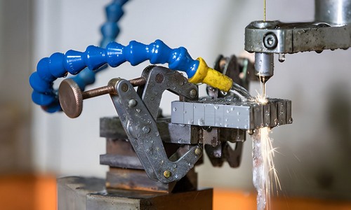 线切割(线走丝)加工:技术特点与适用场景.jpg 线切割(线走丝)加工:技术特点与适用场景.jpg